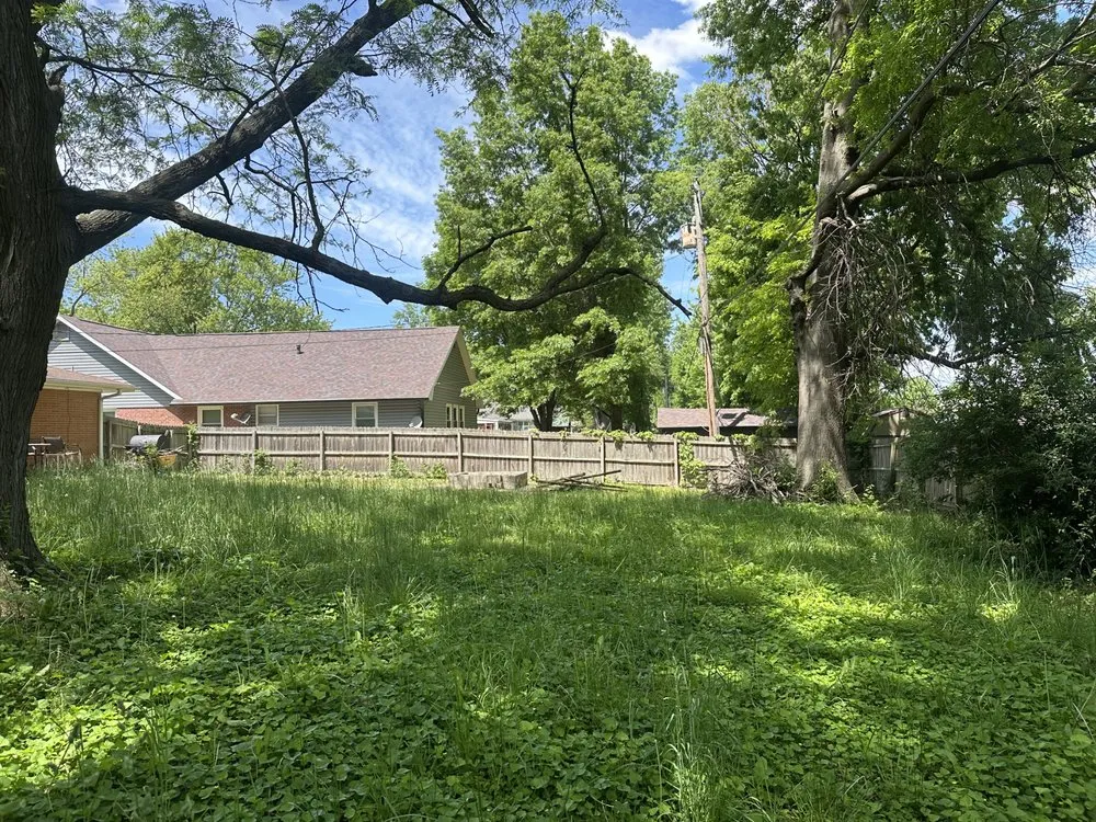 Custom lawn mowing service experts serving Sedalia, MO - L & K Landscaping Services