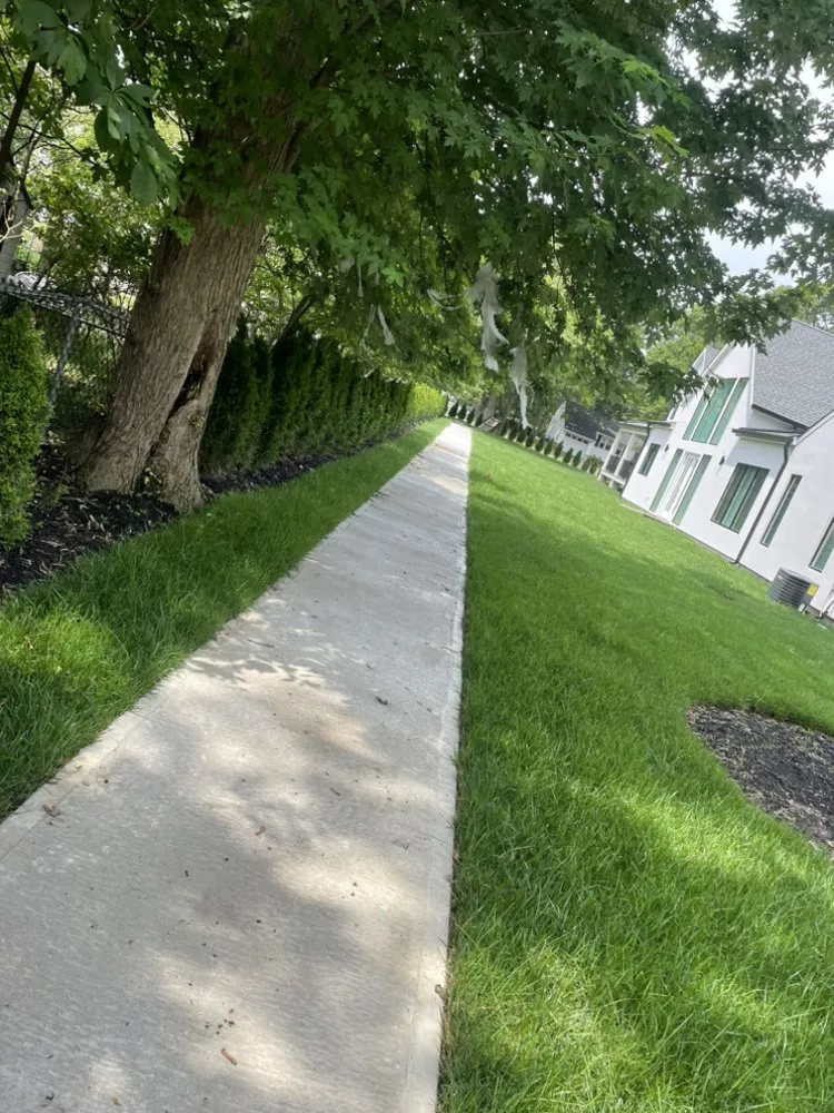 Top-rated yard maintenance experts serving Red Bank, NJ - L & L Landscaping