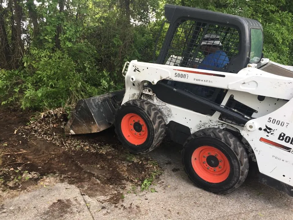 Affordable landscaping services in Red Oak, TX by L & L Landscaping Services