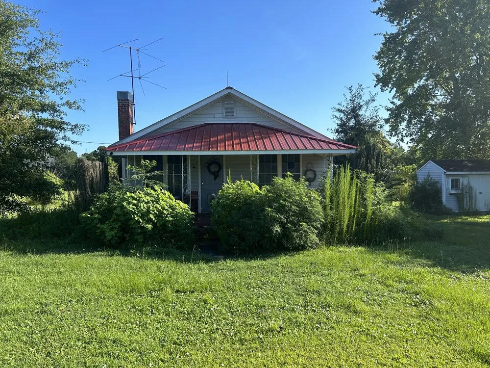 Affordable yard maintenance for residential properties in Myrtle Beach, SC by L & L Lawns