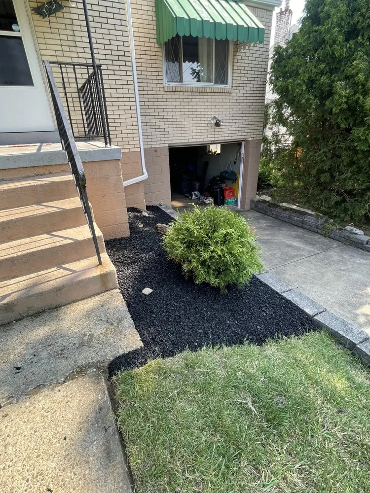 Custom lawn care service in Pittsburgh, PA - L & N Landscaping