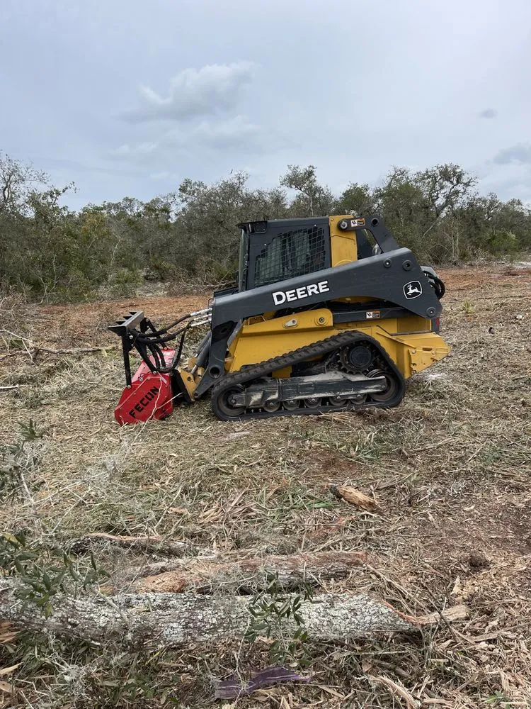 Expert lawn care service near you across Lake Placid, FL - L & Y Quality Services