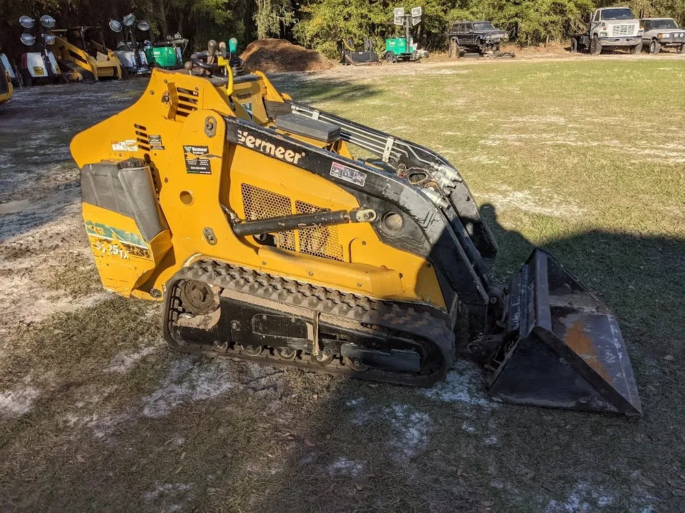 Reliable landscaping services for homes in Interlachen, FL by L A Disaster Relief