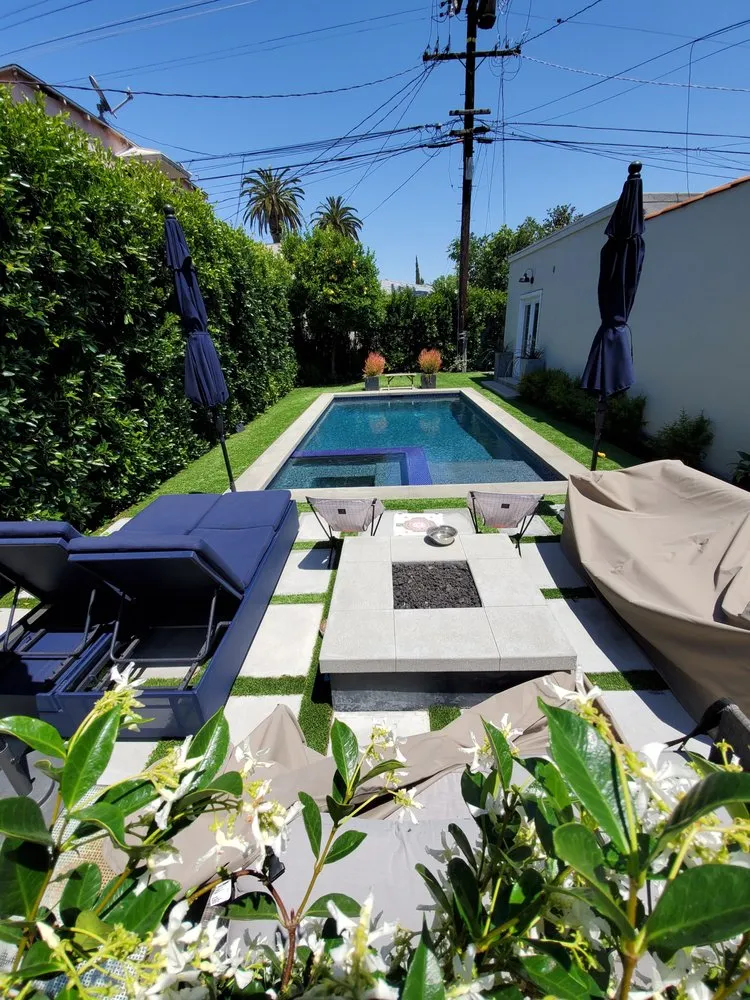 Custom garden landscaping for residential properties in Los Angeles, CA by L A Plants