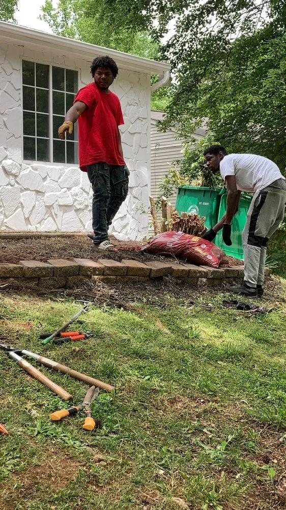 Reliable yard cleanup service with custom design in Lithonia, GA by L and X General Services