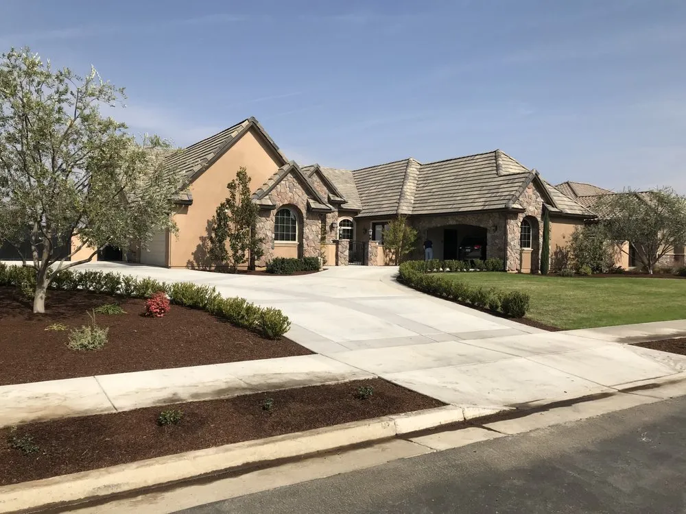 Local yard maintenance in Visalia, CA - L Marquez Lawn Service