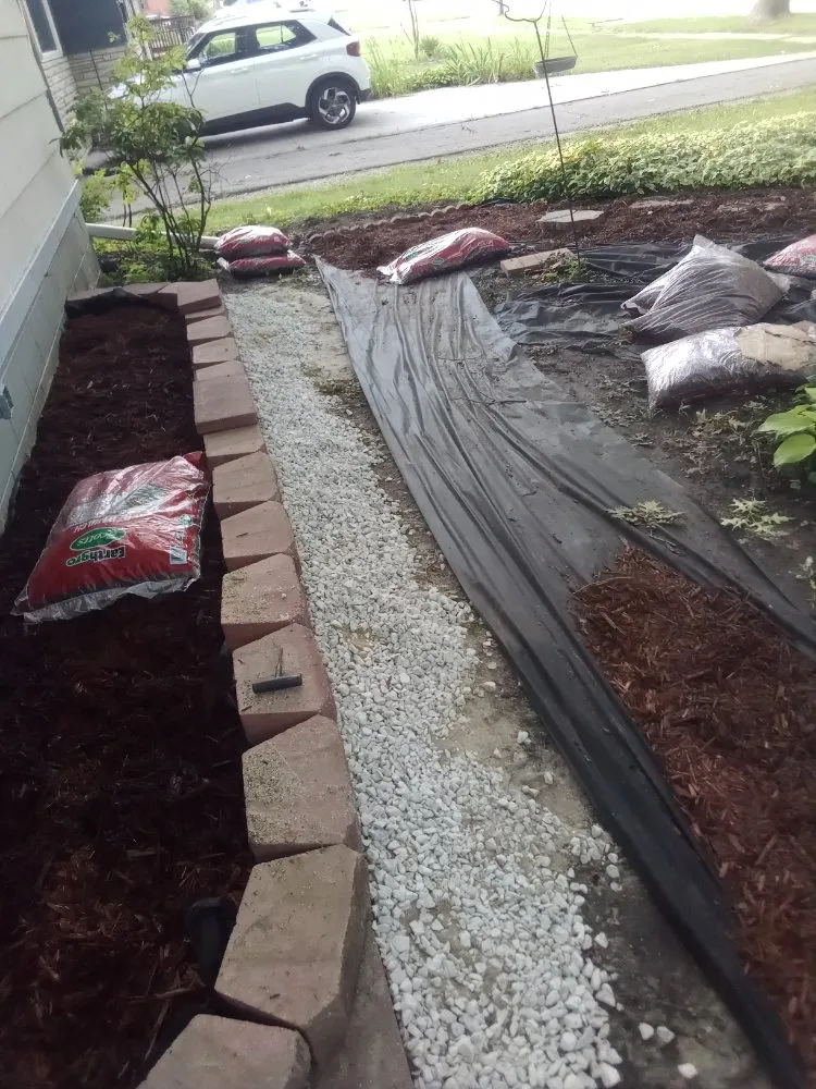 Top-rated lawn care service for homes in Des Moines, IA by L N M Services