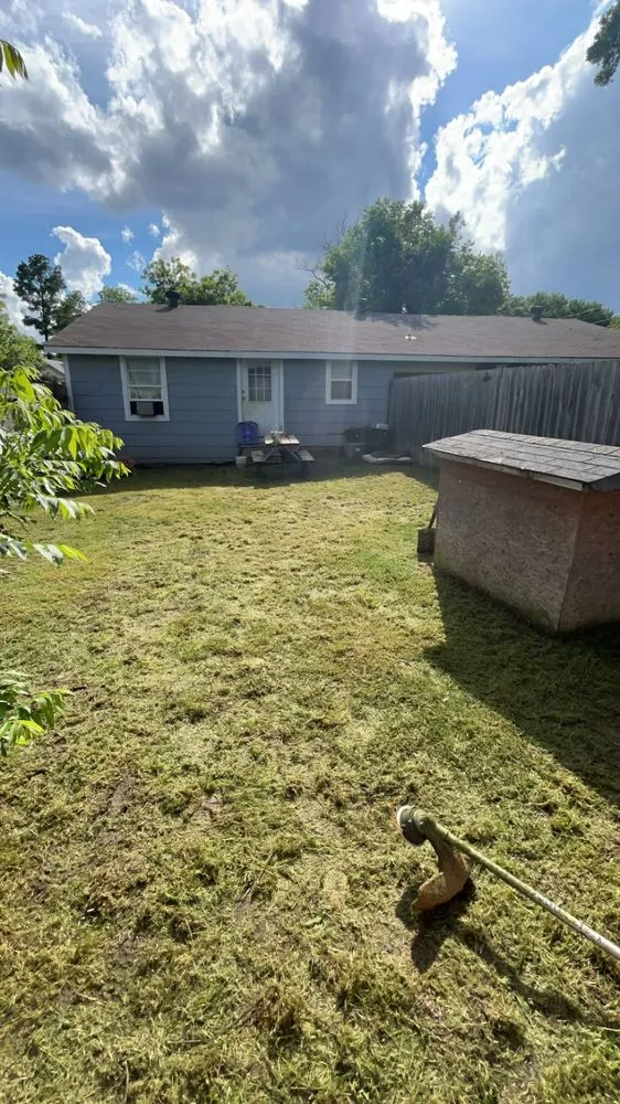 Top-rated lawn mowing service experts serving Madill, OK - L P Lawn & Tree