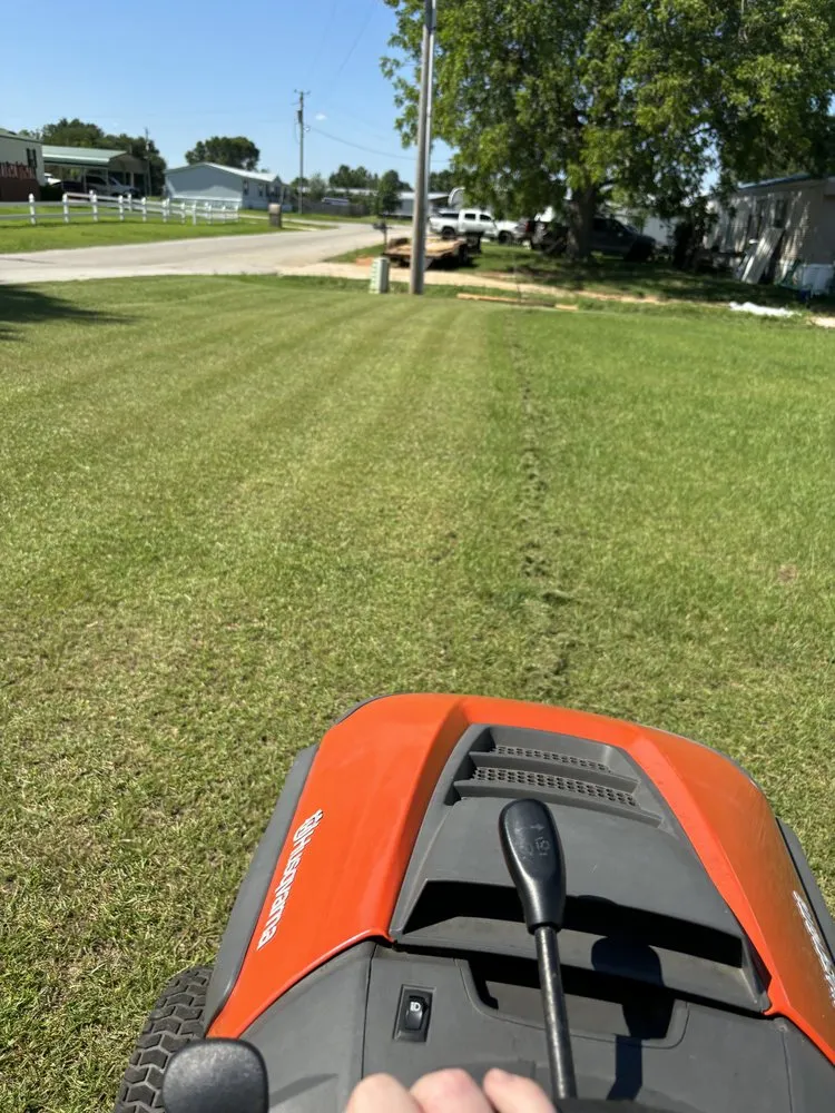 Custom lawn mowing service in Robertsdale, AL by L P Mowing