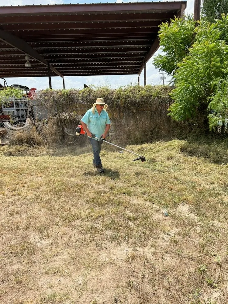 Trusted yard maintenance in McAllen, TX by L R J Lawn Services
