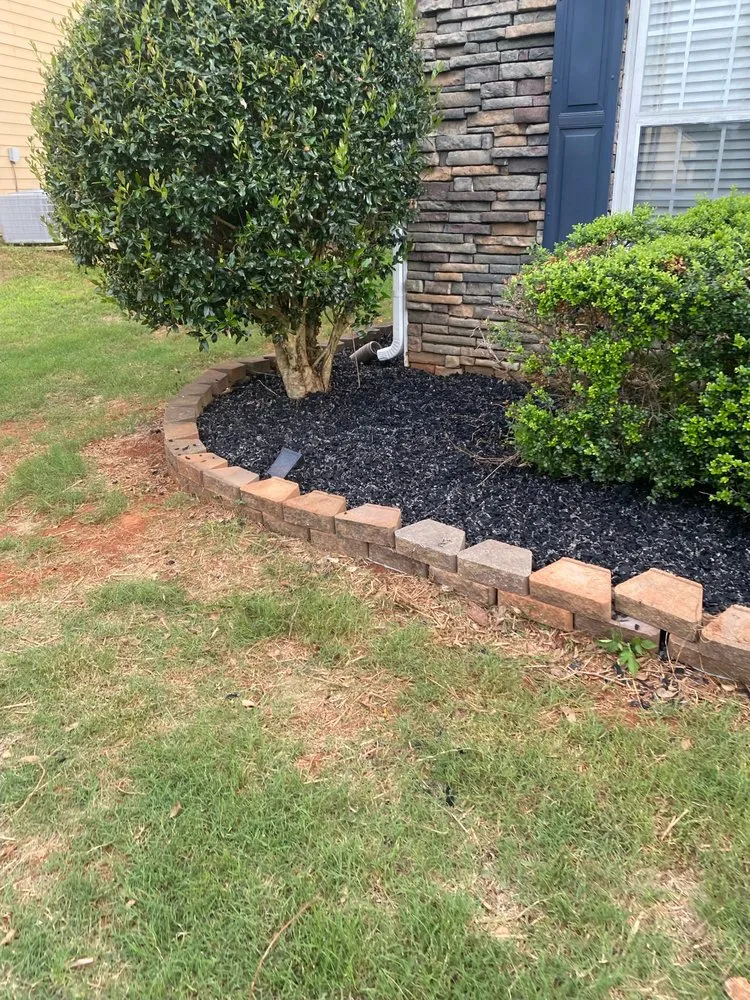 Custom yard cleanup service in Acworth, GA by L R Pristine