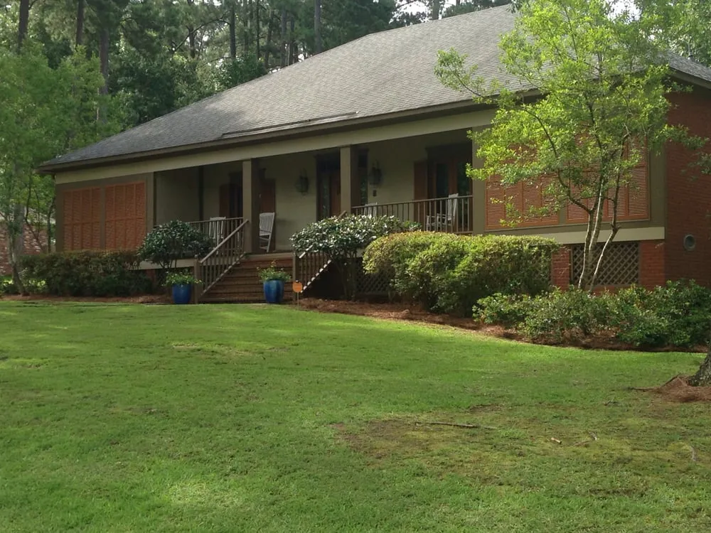 Expert lawn care service experts serving Madison, MS - L Smith Lawn Service
