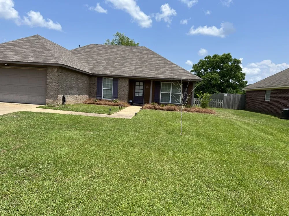 Custom residential landscaping in Madison, MS by L Smith Lawn Service