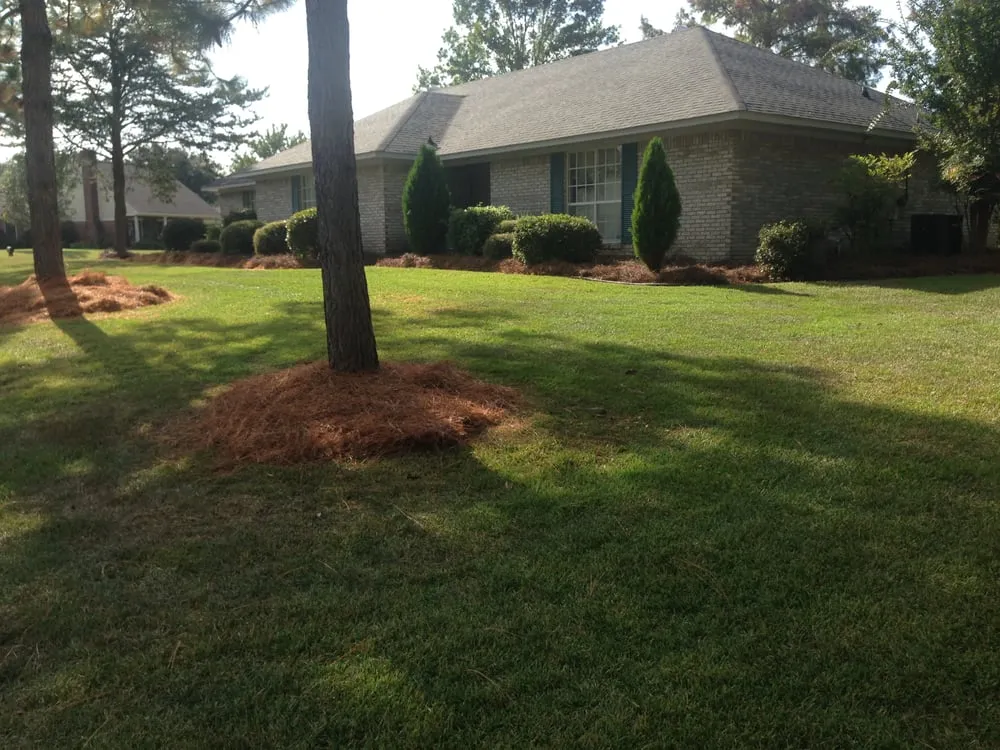 Professional garden landscaping in Madison, MS by L Smith Lawn Service
