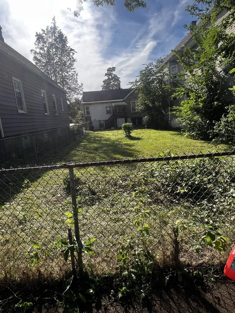 Professional yard maintenance for beautiful yards in Chicago, IL by L Williams Landscaping