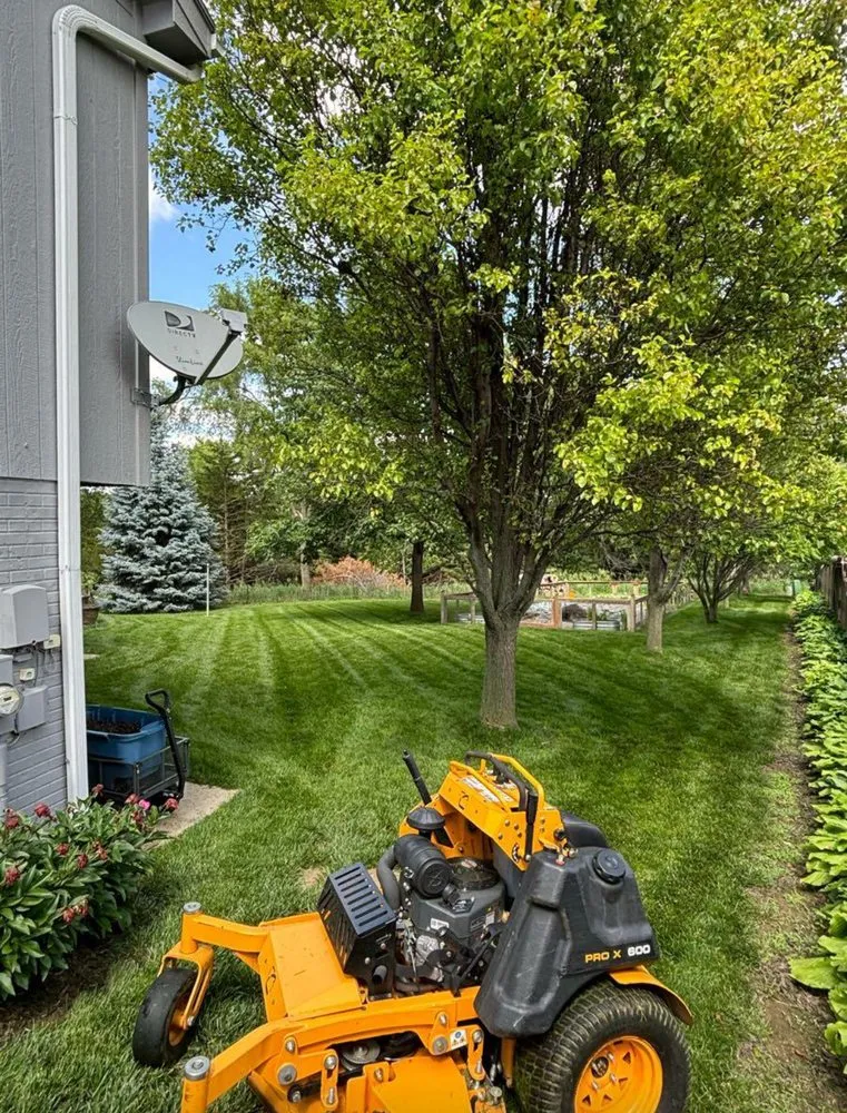Affordable lawn mowing service for residential properties in Omaha, NE by La Bendicion