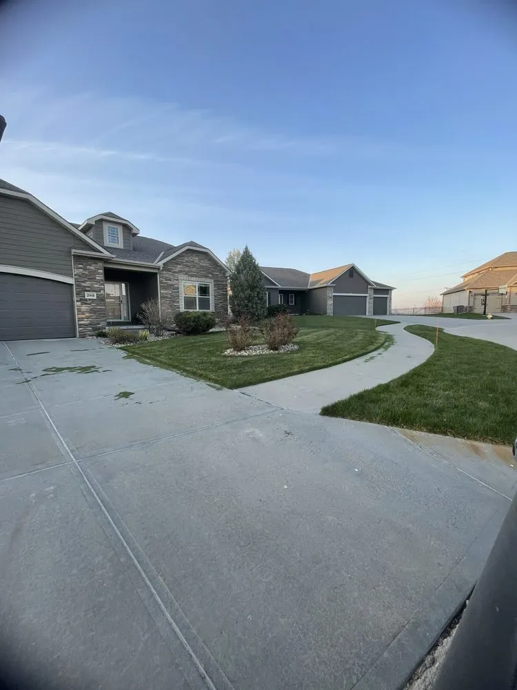Reliable yard cleanup service experts serving Omaha, NE - La Bendicion