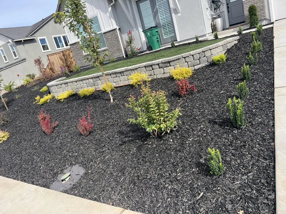 Custom residential landscaping in Cameron Park, CA by La Colina Landscaping