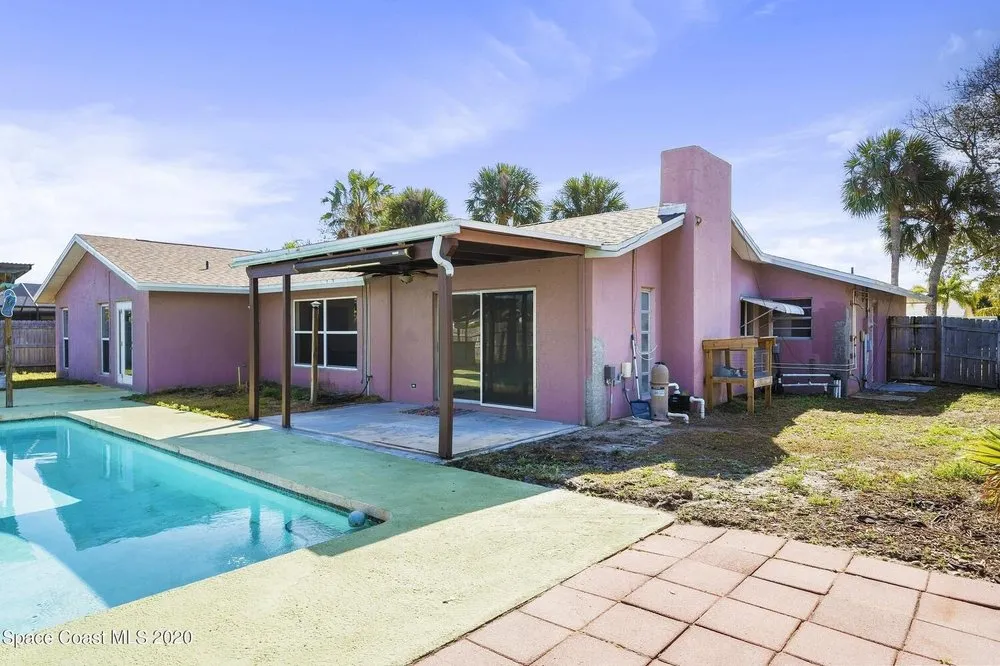 Custom lawn care service experts serving Palm Bay, FL - La Costa Landscaping