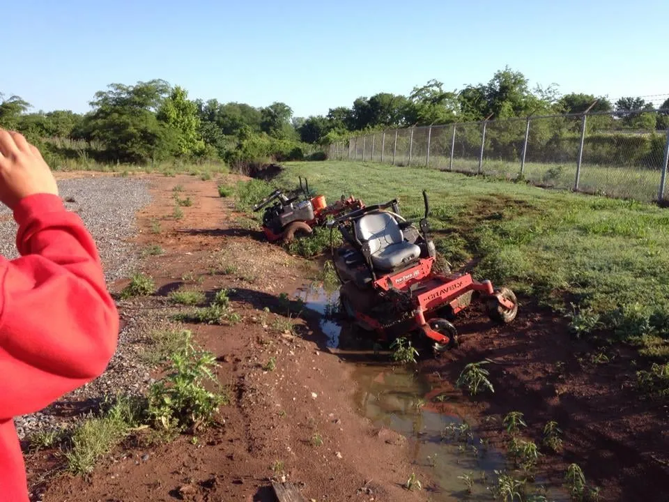 Top-rated lawn mowing service near you in Bossier City, LA by LA Custom Lawn