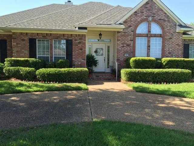 Top-rated lawn care service experts serving Bossier City, LA - LA Custom Lawn