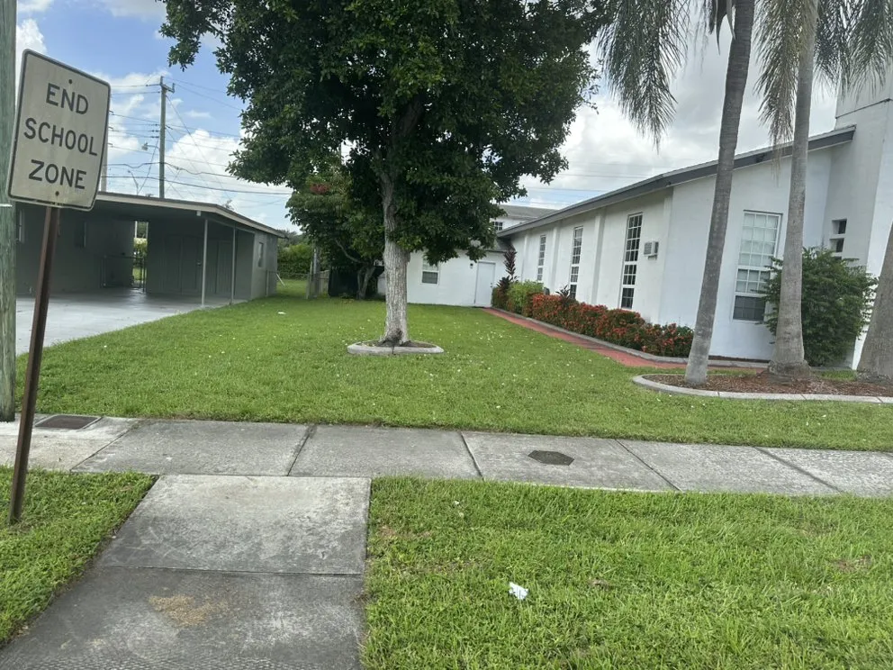 Affordable lawn care service for homes across Fort Lauderdale, FL - La Diferencia Services