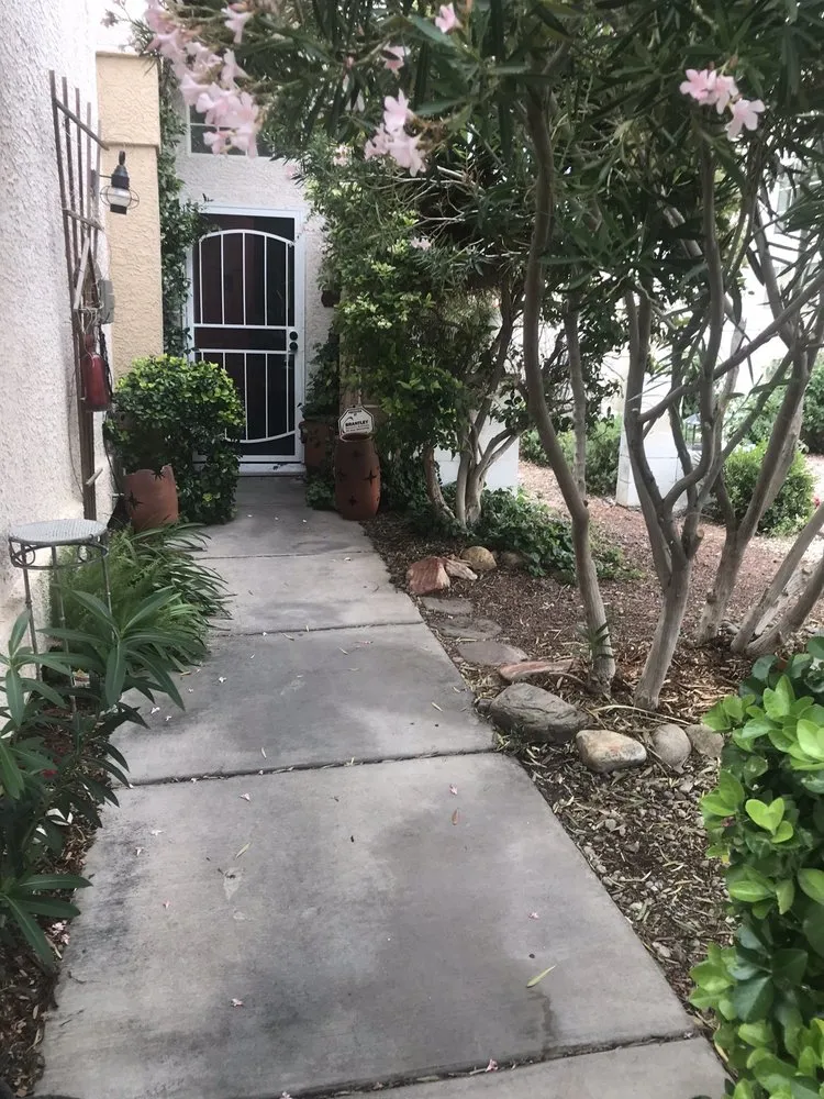 Affordable residential landscaping experts serving Las Vegas, NV - La Firma Landscape