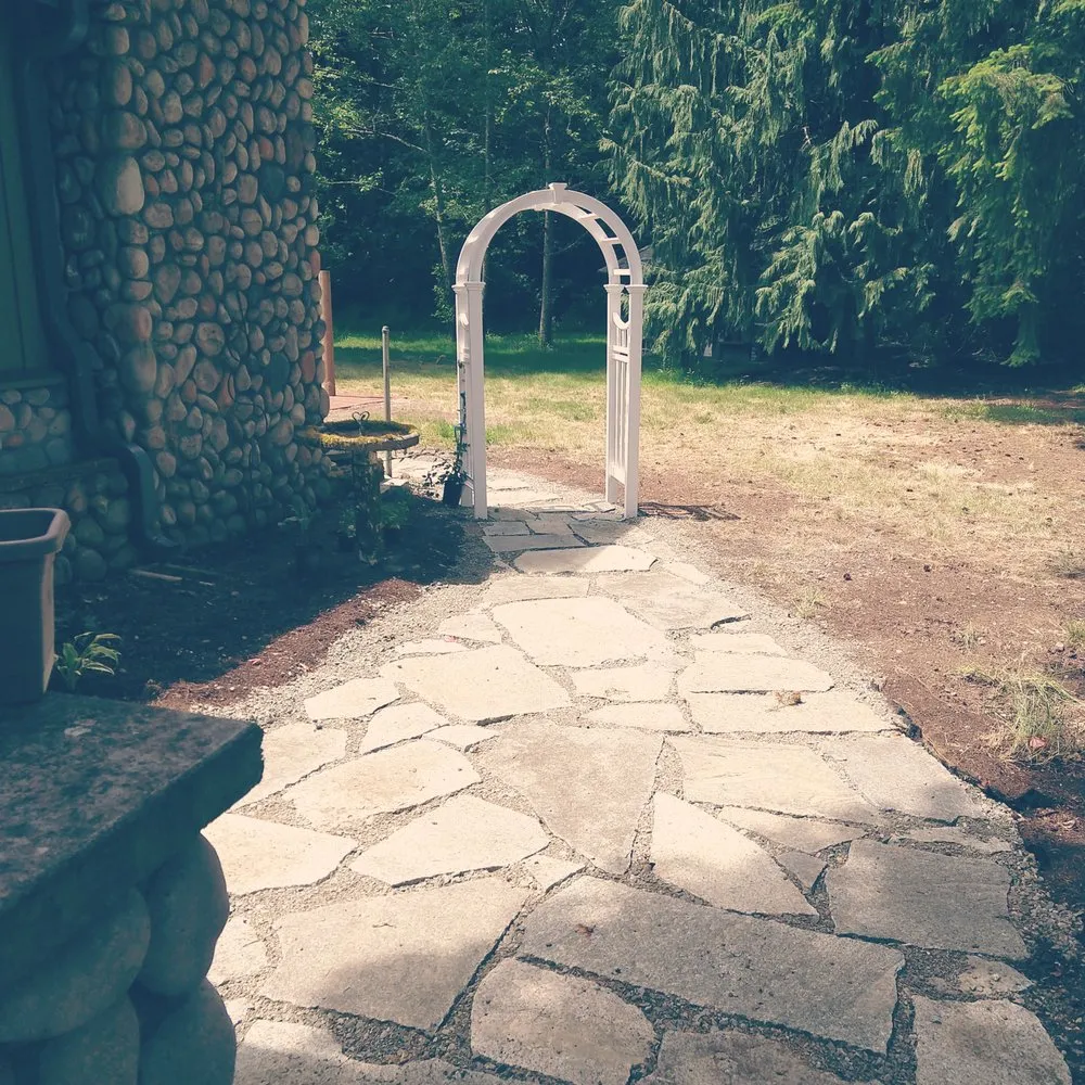 Custom outdoor landscaping experts serving Kent, WA - La Hermosa Landscapes