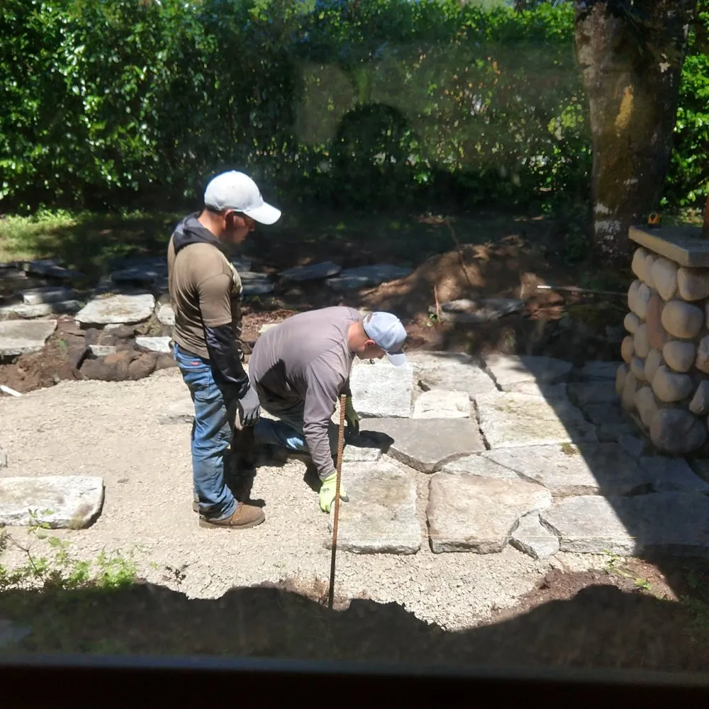 Reliable yard maintenance experts serving Kent, WA - La Hermosa Landscapes