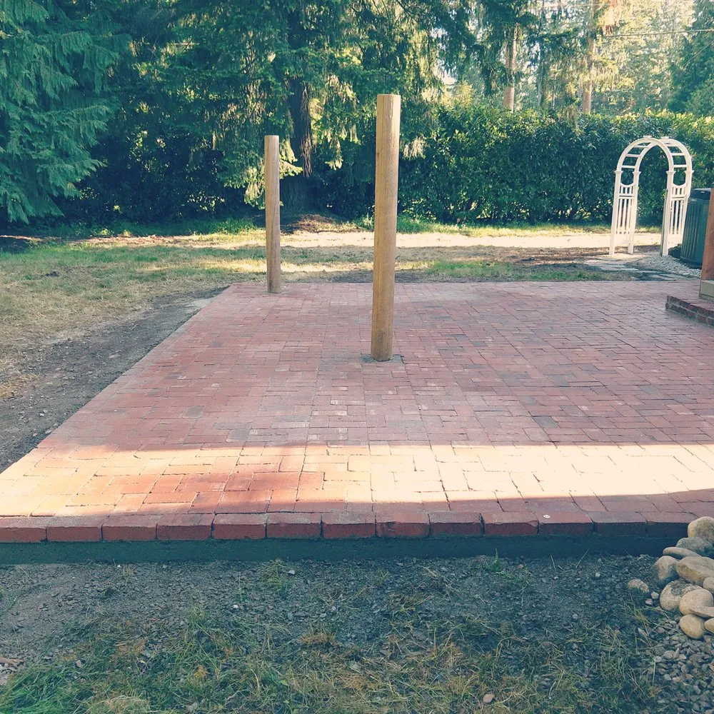 Professional yard maintenance in Kent, WA - La Hermosa Landscapes