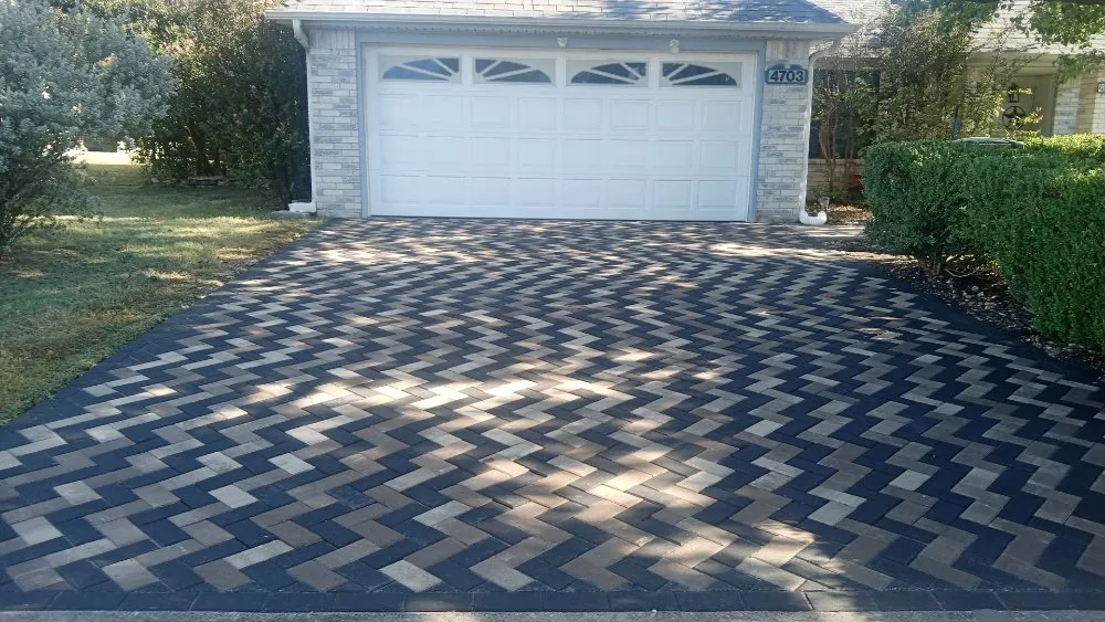 Custom landscape installation for homes in San Antonio, TX by La Isla Del Mar