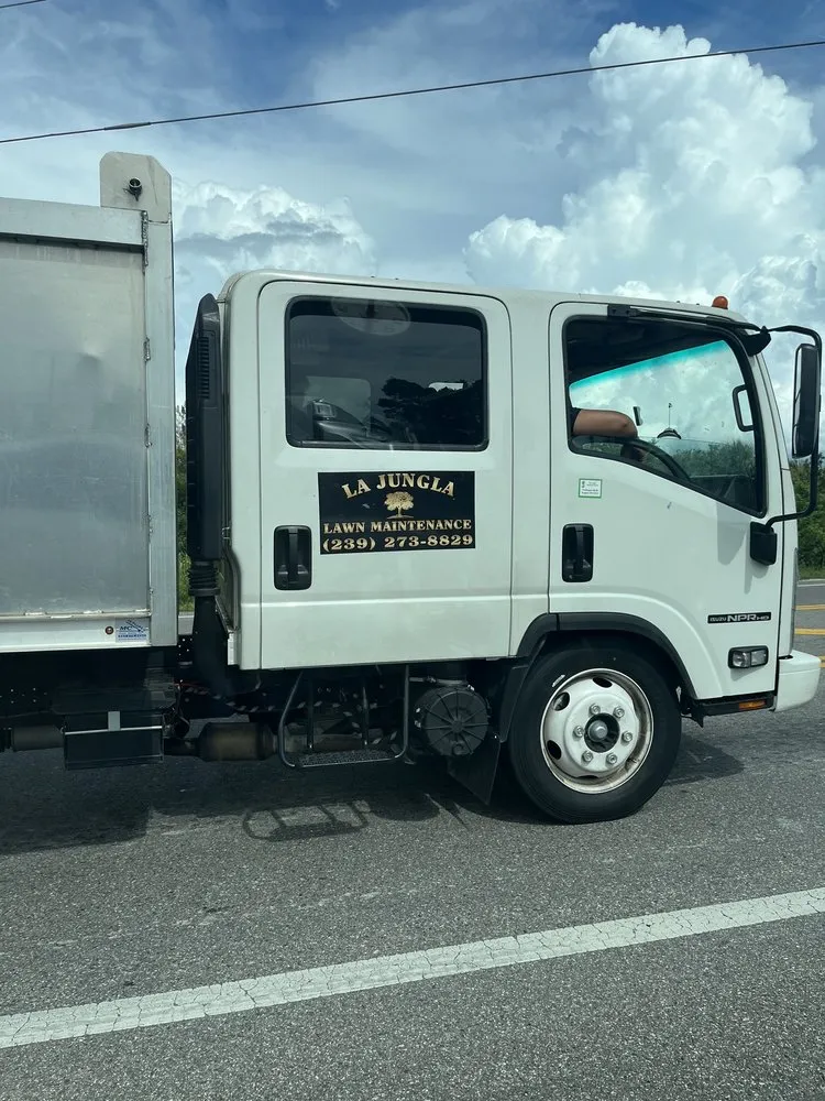 Affordable yard maintenance for homes across Fort Myers, FL - La Jungla Landscape And Maintenance