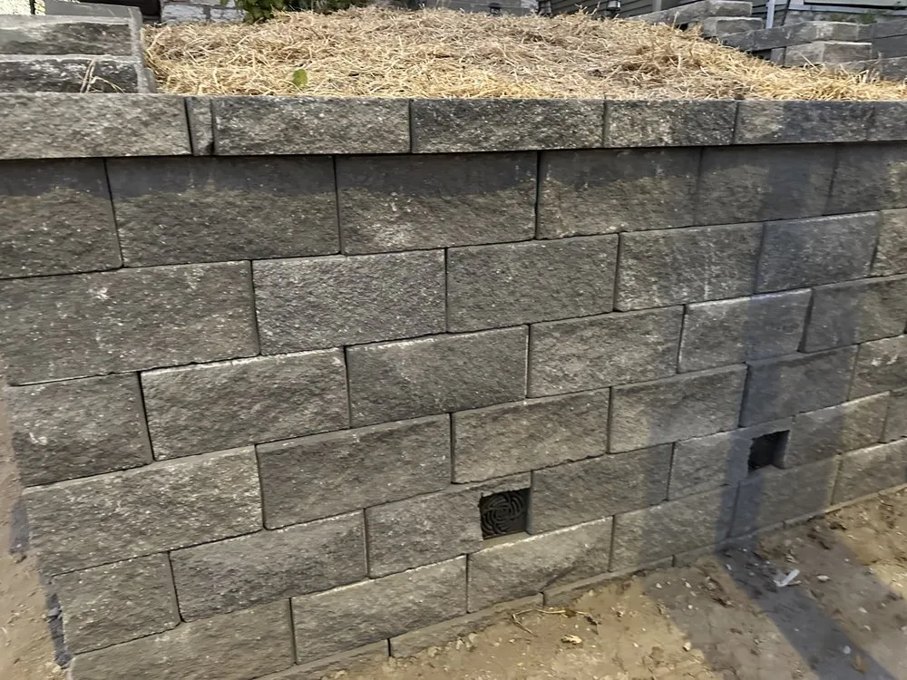 Affordable lawn mowing service for year-round maintenance in Independence, MO by La landscaping