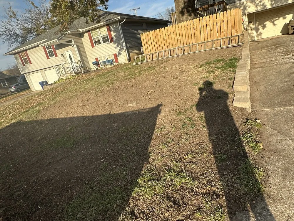 Top-rated yard cleanup service for homes in Independence, MO by La landscaping