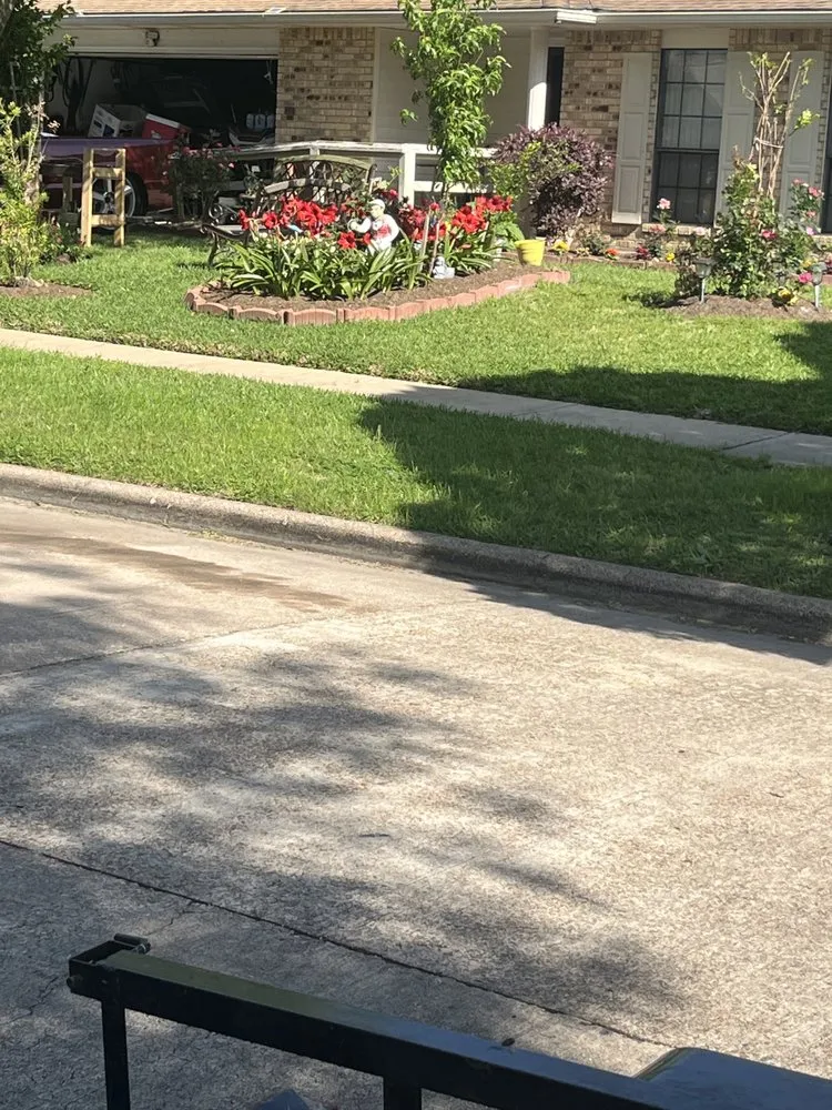 Trusted yard cleanup service with custom design across Cleveland, TX - L&A Lawn Care