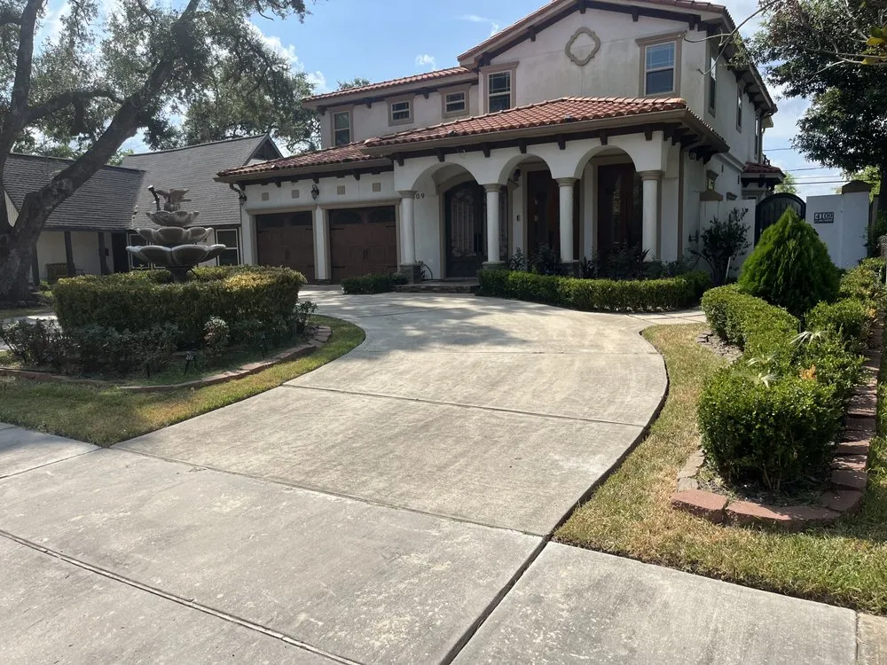 Custom outdoor landscaping experts serving Cleveland, TX - L&A Lawn Care