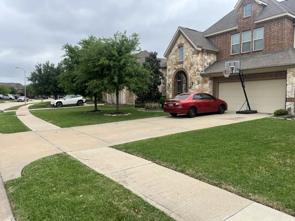 Reliable lawn mowing service in Cleveland, TX by L&A Lawn Care