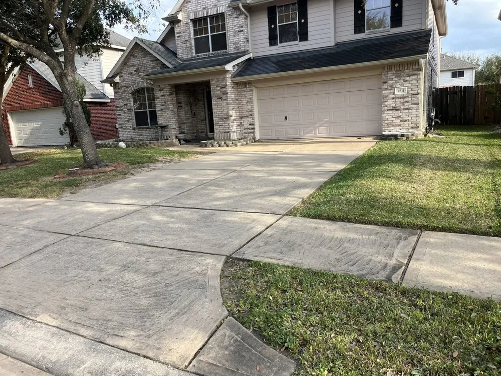 Reliable lawn care service for year-round maintenance across Cleveland, TX - L&A Lawn Care