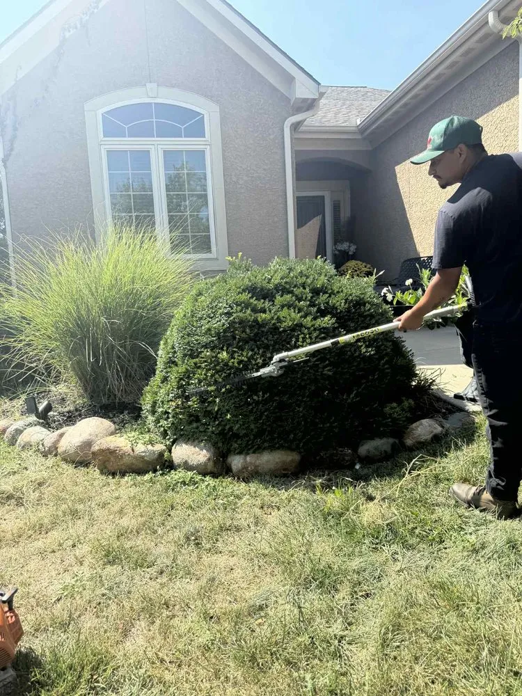 Top-rated outdoor landscaping near you in Lenexa, KS by La Media Landscape