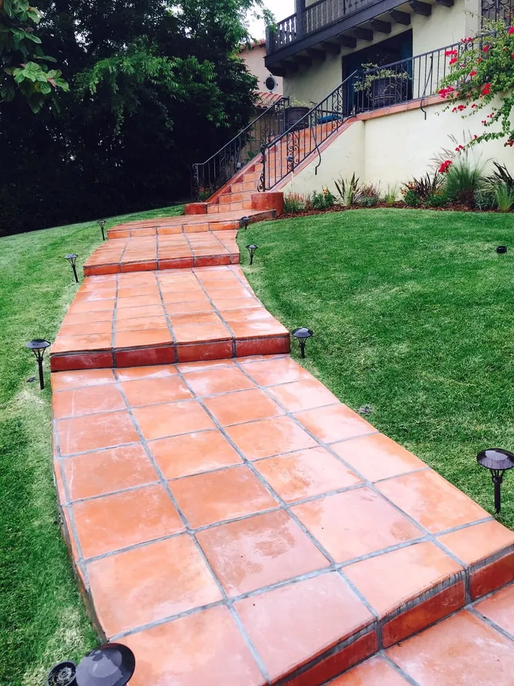 Professional yard cleanup service in Los Angeles, CA - La Nina Landscape