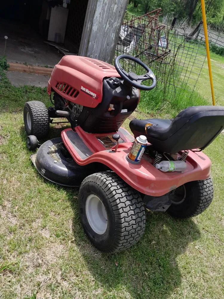 Expert lawn care service for beautiful yards in La Plata, MO by La Plata Lawn services