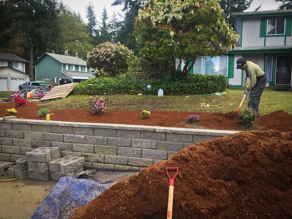 Reliable outdoor landscaping experts serving Federal Way, WA - La Raza Landscaping