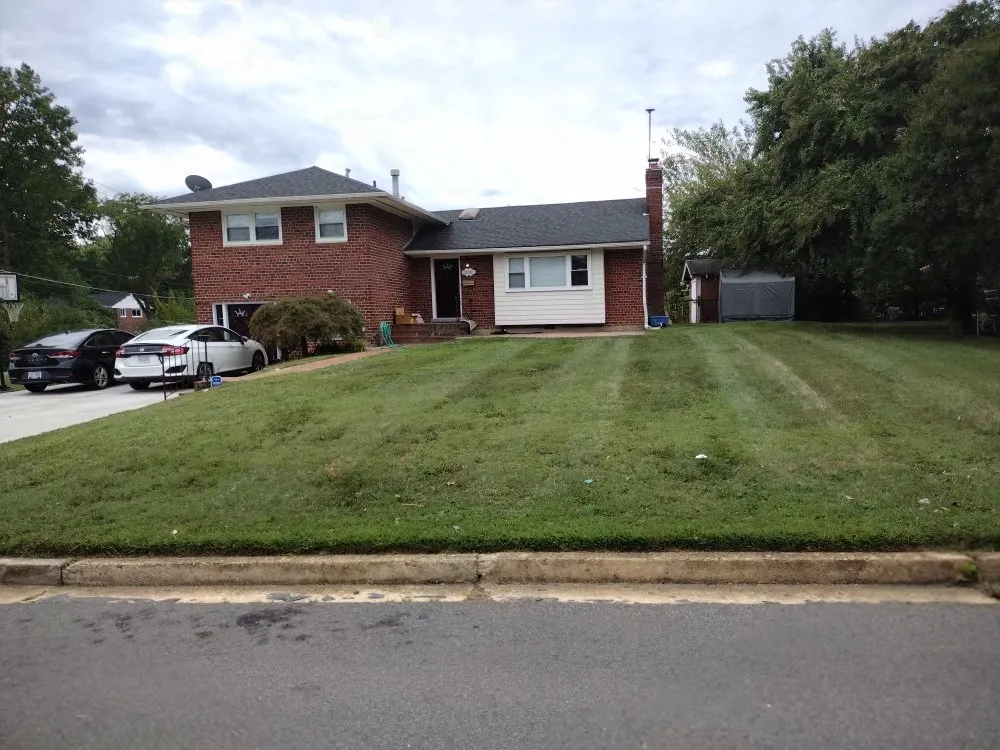 Trusted lawn mowing service for homes in Alexandria, VA by La Roca Landscape