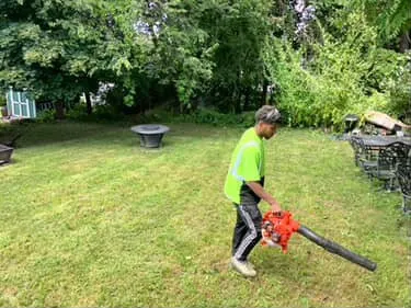 Custom yard maintenance in Waterbury, CT - LA Scapes