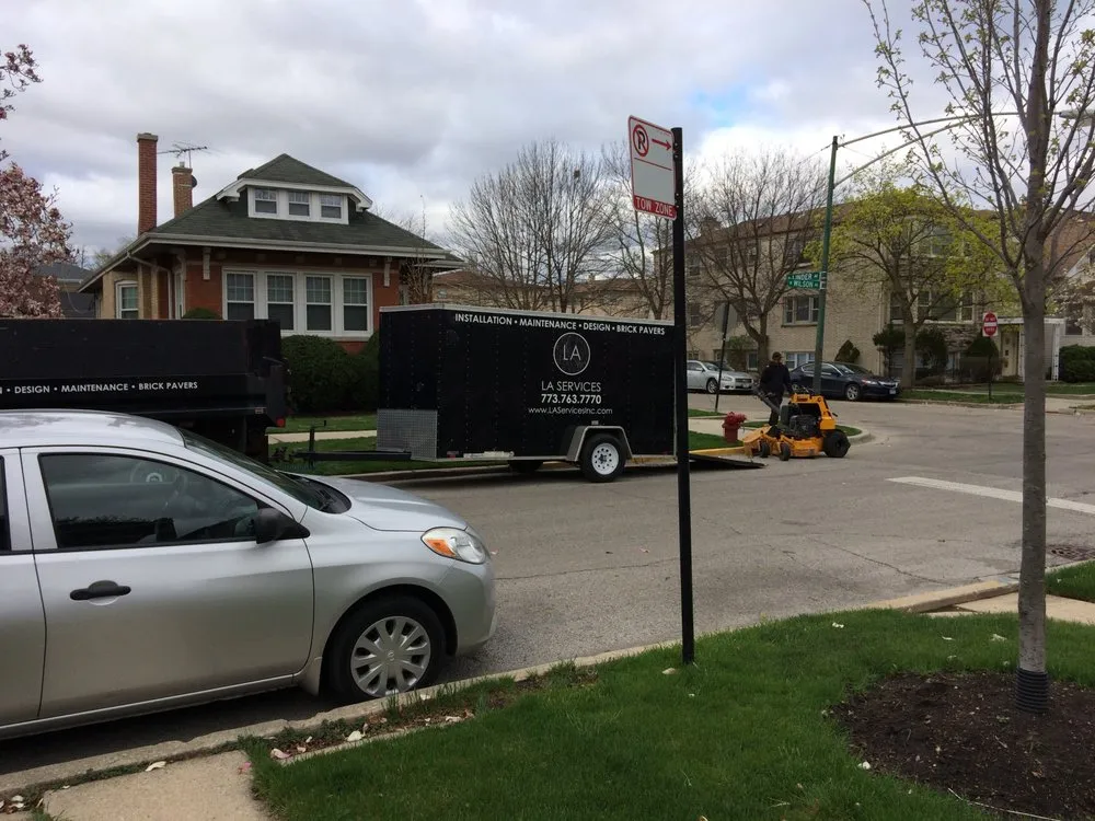 Affordable yard cleanup service experts serving Chicago, IL - LA Services