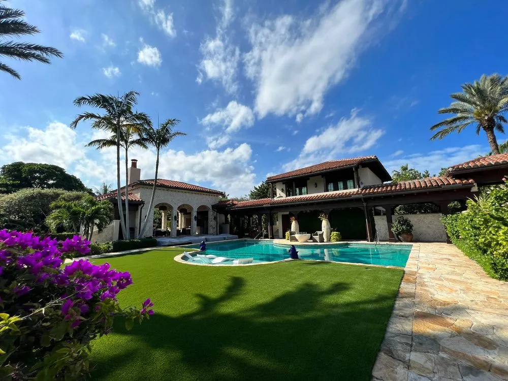 Affordable yard cleanup service experts serving Boynton Beach, FL - LA Turf & Paver