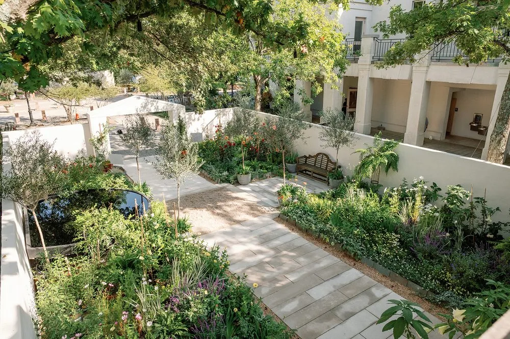 Expert garden landscaping in Birmingham, AL by La Vida Landscapes