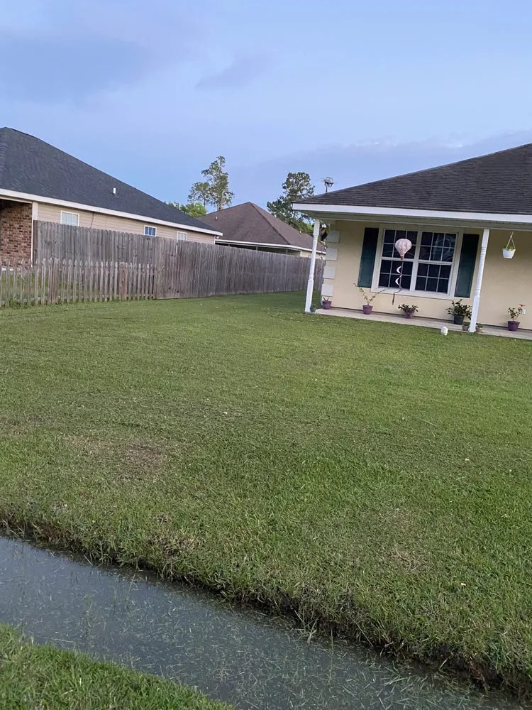 Local lawn mowing service in Bay St. Louis, MS by LAB Lawncare