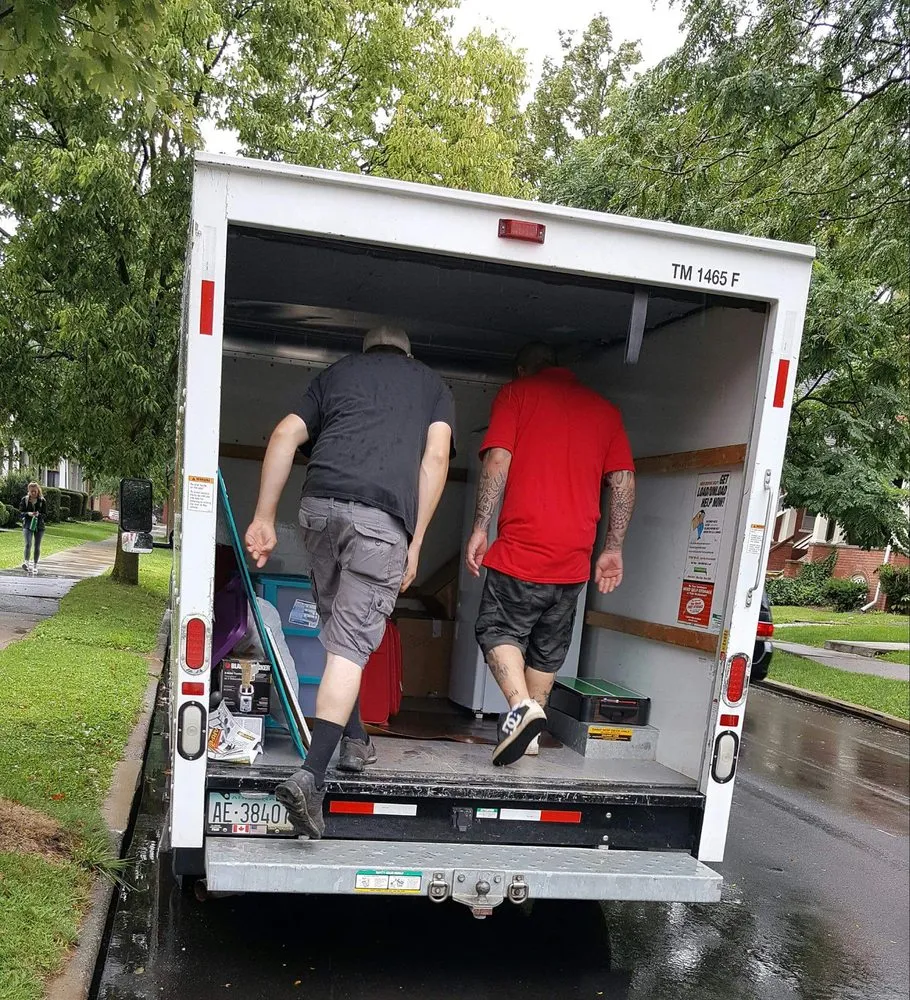 Custom residential landscaping in Montgomery, PA - Labor Muscles