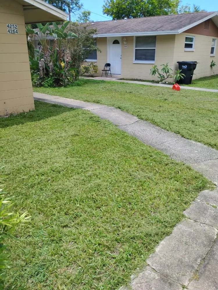 Affordable residential landscaping in Largo, FL by Labrador Lawn Care and Mulch